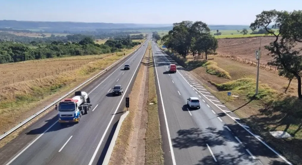 VISIBILIDADE EM ALTA VELOCIDADE: O PODER DOS OUTDOORS EM RODOVIAS MARANHENSES