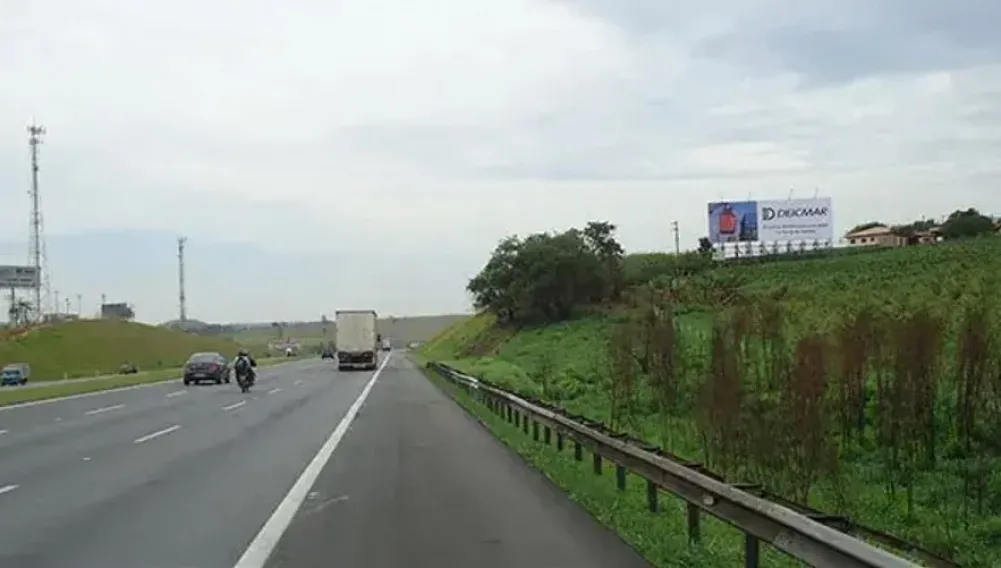 TECNOLOGIA FRONT-LIGHT RODOVI&Aacute;RIA: SOLU&Ccedil;&Otilde;ES ESTRAT&Eacute;GICAS PARA AS ESTRADAS DO MARANH&Atilde;O