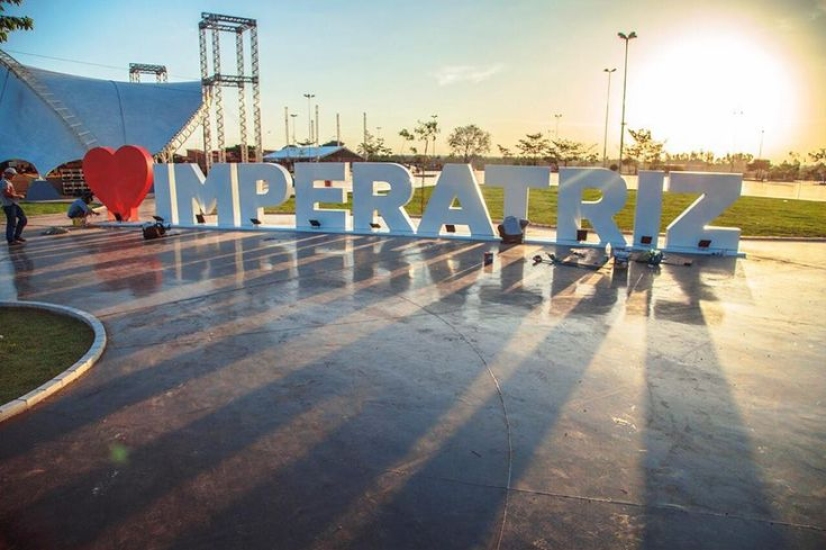 MA Outdoor na Constru&ccedil;&atilde;o de Front-Lights em Imperatriz
