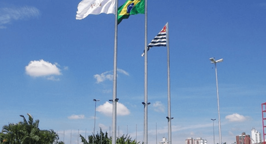 Fabrica&ccedil;&atilde;o de mastros para bandeiras no Maranh&atilde;o